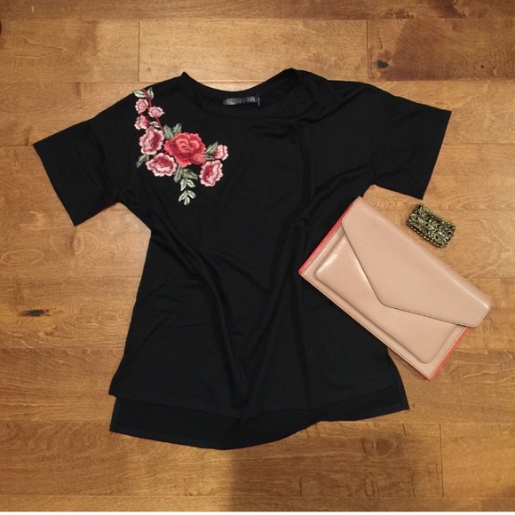 Potter's Pot Tops - 💃🏼SALE! Black Embroidered T-shirt ♦️bundle only